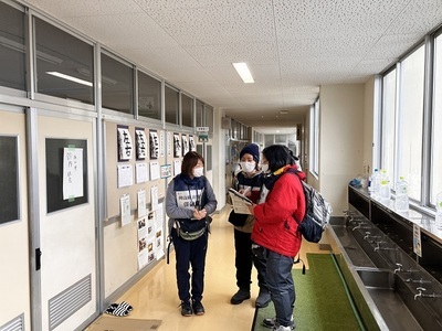 写真：被災地の学校巡回の様子