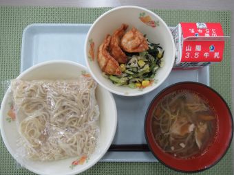 令和7年4月23日献立写真（中学校）