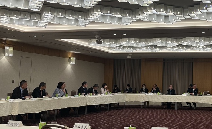 全国市長会の正副会長会議に出席する伊東市長の写真