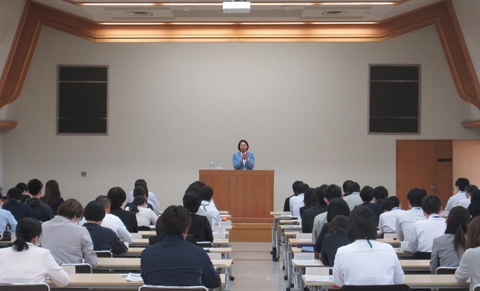 講話をする伊東市長の写真