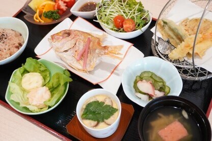 写真:お祝い膳(和食)
