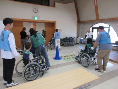 写真：車椅子体験1