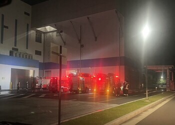 写真：消火活動の様子