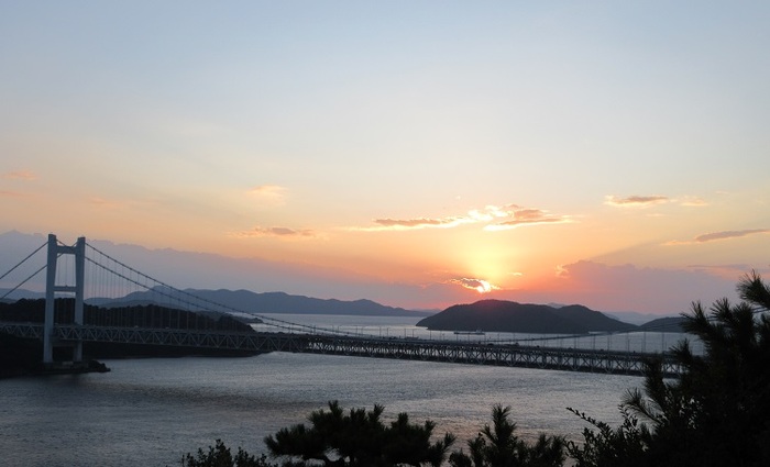 瀬戸内海と日没の写真