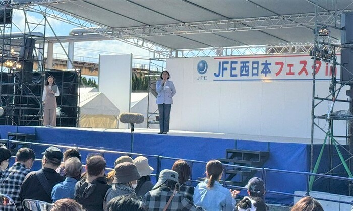 会場で挨拶する伊東市長の写真