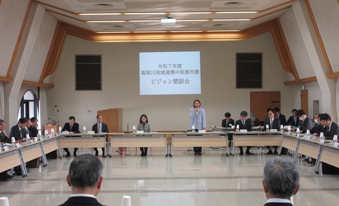 挨拶をする伊東市長の写真
