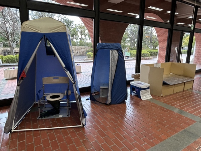 非常時トイレ・段ボールベッドの展示