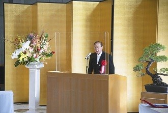 受章者挨拶をされる髙田幸雄さん