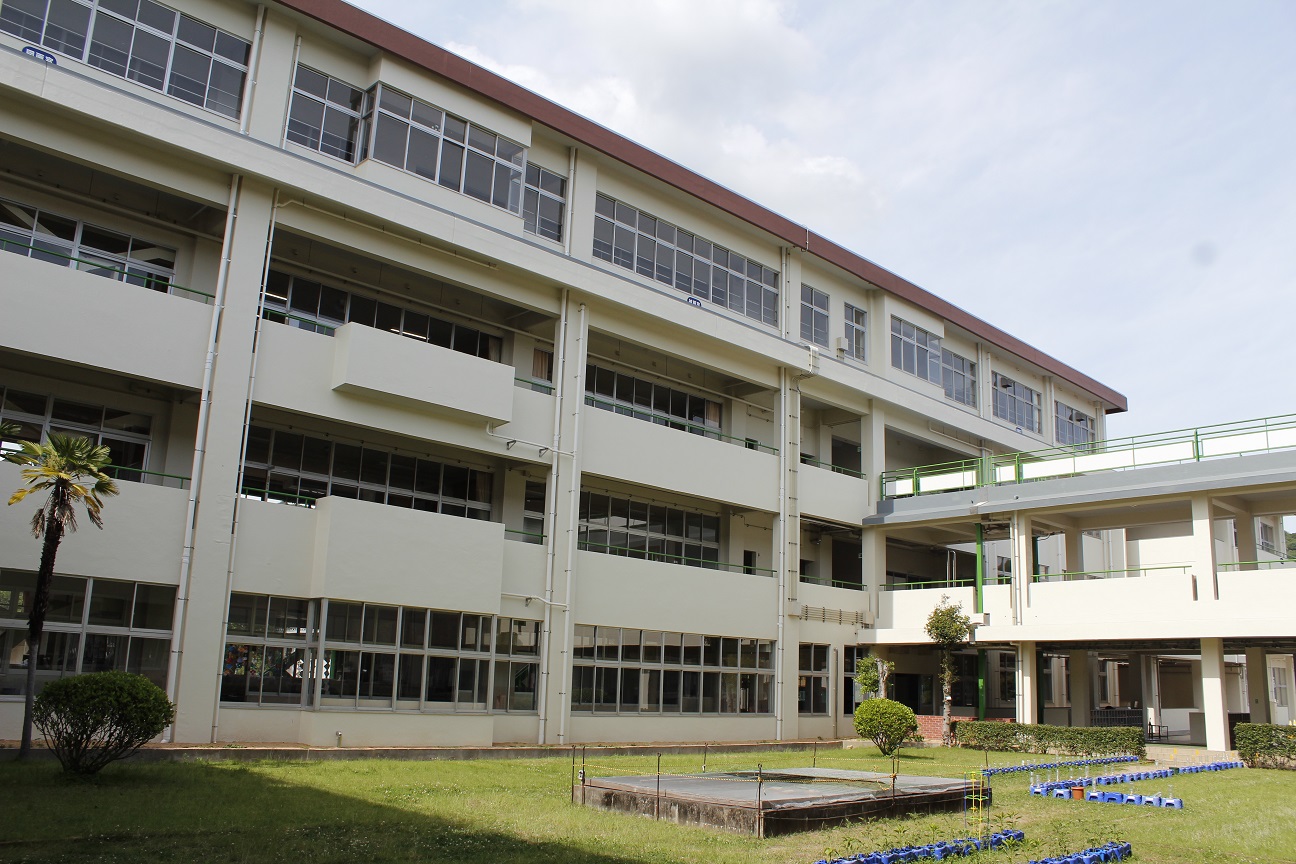 緑丘小学校北校舎の外観写真