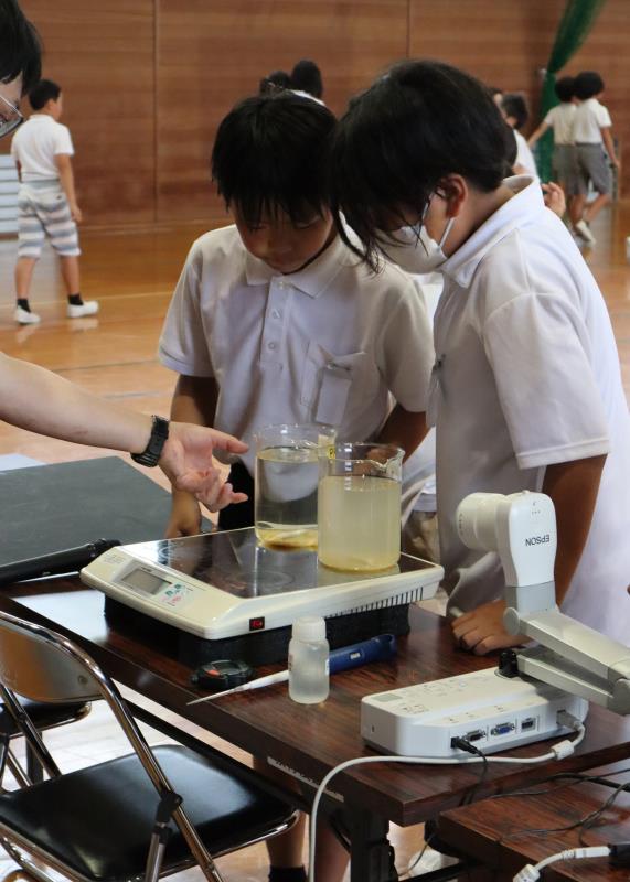 実験の様子（天城小学校）