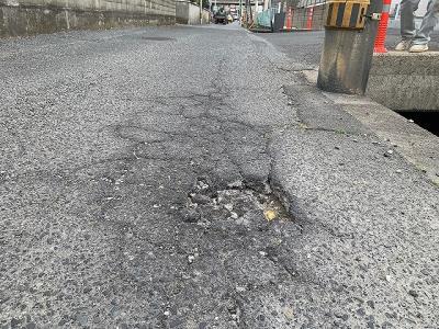 道路の穴あき