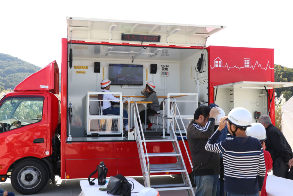 地震体験車