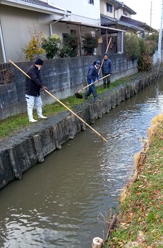 茶屋町地区の沼上げ作業その２